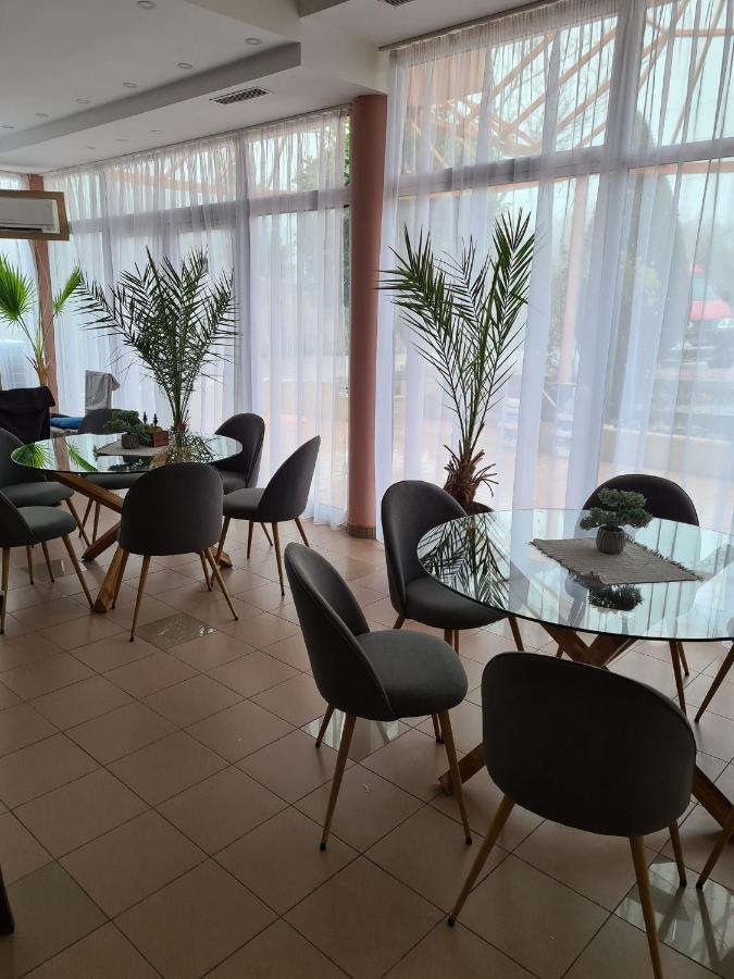בלצ'יק Hotel Paris Relax Zone מראה חיצוני תמונה