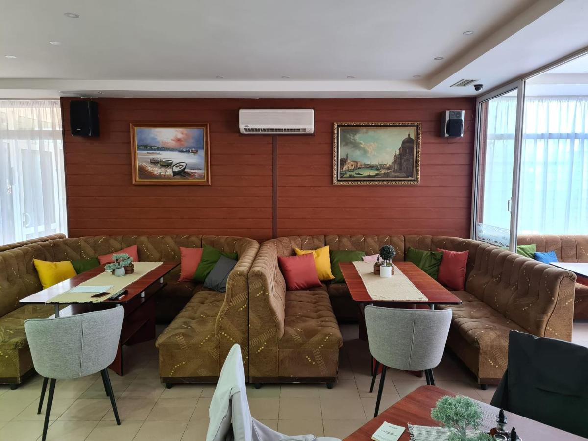 בלצ'יק Hotel Paris Relax Zone מראה חיצוני תמונה