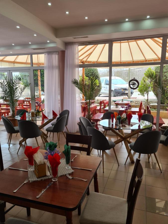 בלצ'יק Hotel Paris Relax Zone מראה חיצוני תמונה