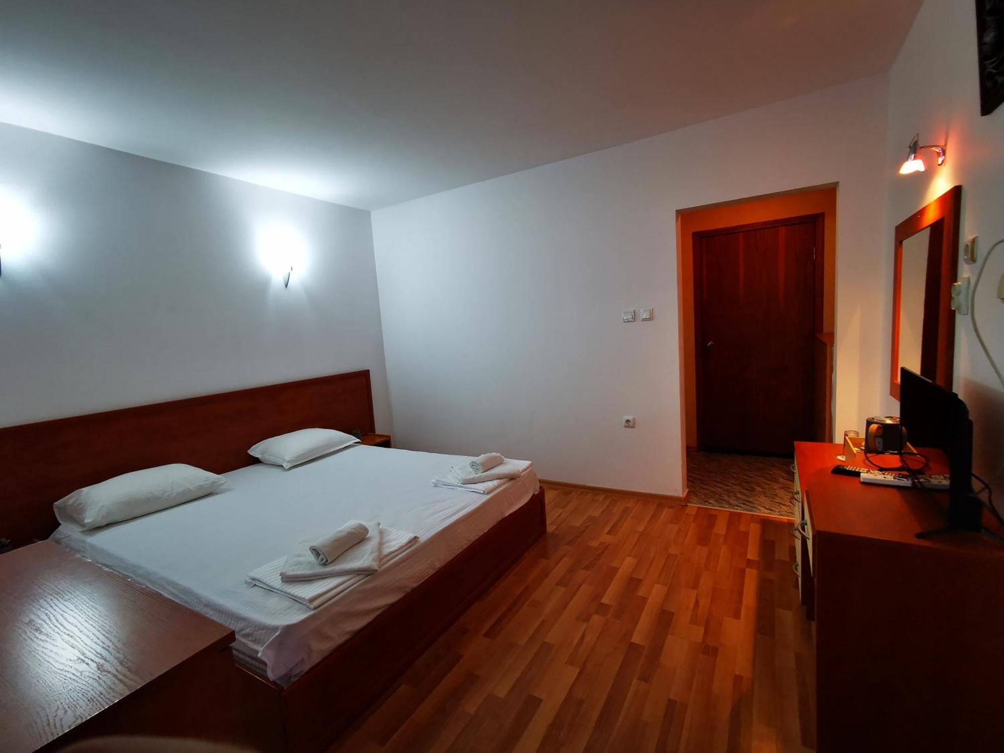 בלצ'יק Hotel Paris Relax Zone מראה חיצוני תמונה